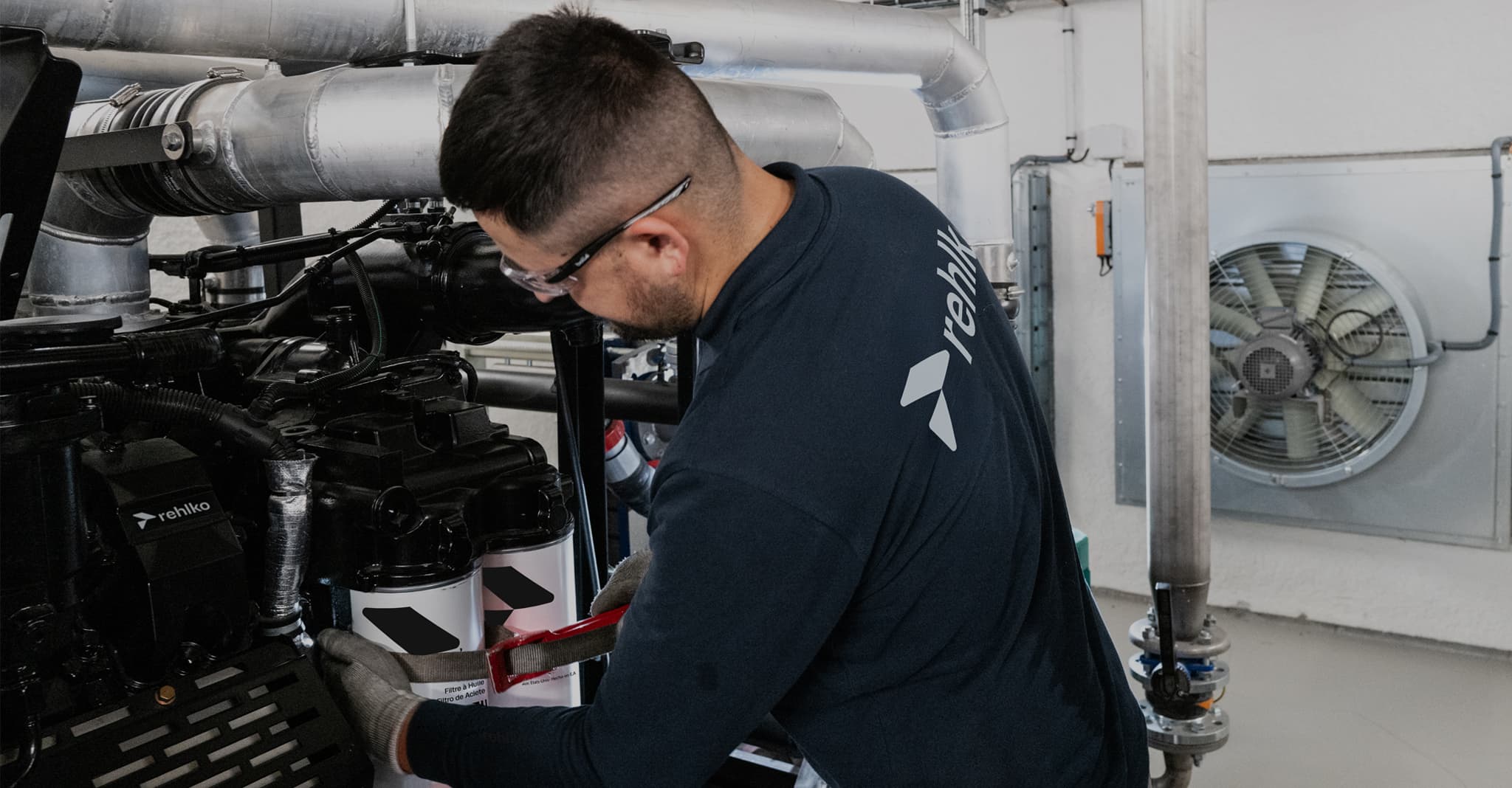 Rehlko Technician providing maintance on generator set